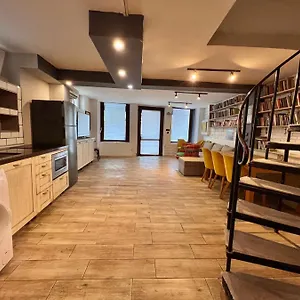 https://bed-and-book-hostel.varna-hotels.com